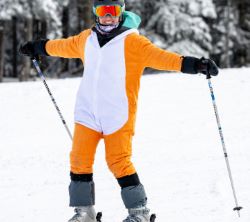 kelly starr dressed in skiing gear